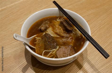  羊肉汤面：シコシコの麺と濃厚な肉汁のハーモニーが織りなす至福の一杯！