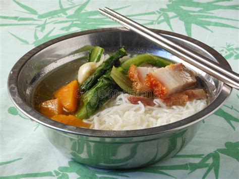  朱州米粉の奥深い味わい！ 旨味凝縮のスープと、もちもち食感の麺が織りなす完璧なハーモニー